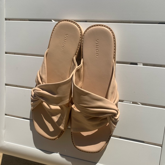 New VINCE vanilla cream soft leather slip on shoes size 11M - Picture 3 of 10